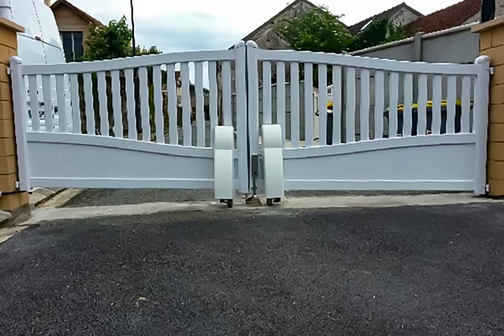 Portail PVC motorisé automatisme
